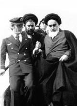 مرگ بر آمریکا شعارخلبان فرانسوی امام خمینی(ره)در راهپیمایی22بهمن نهاوند +عکس